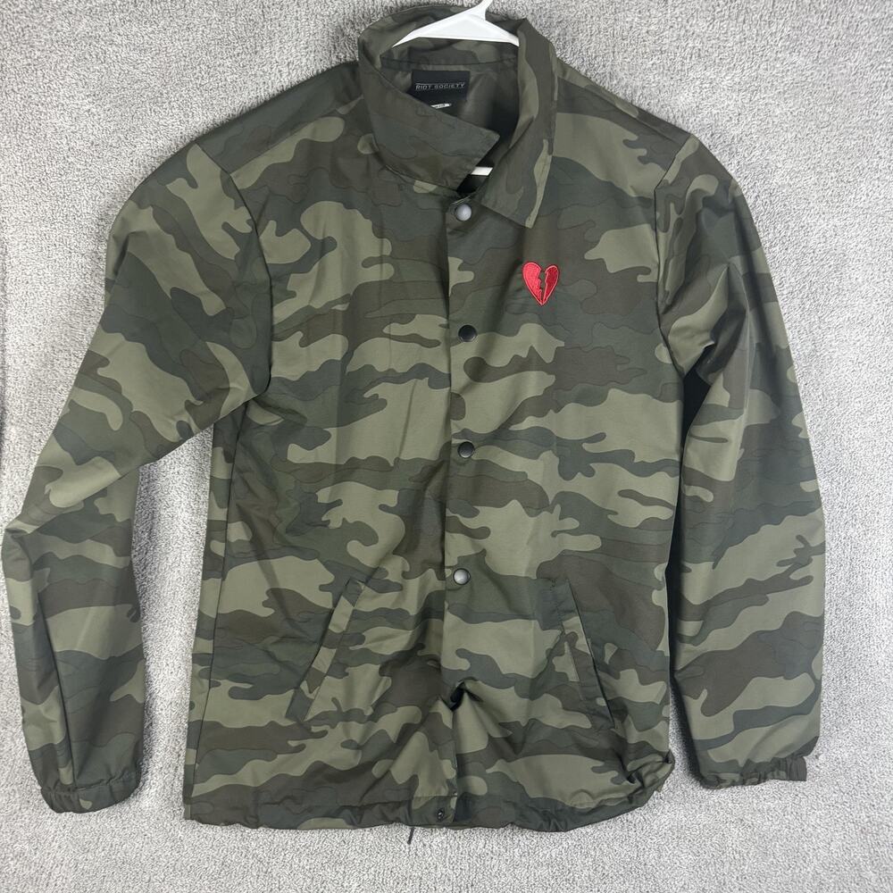 Riot Society Jacket Mens Large Camo Nylon Coach Snap Front Broken Heart Patch